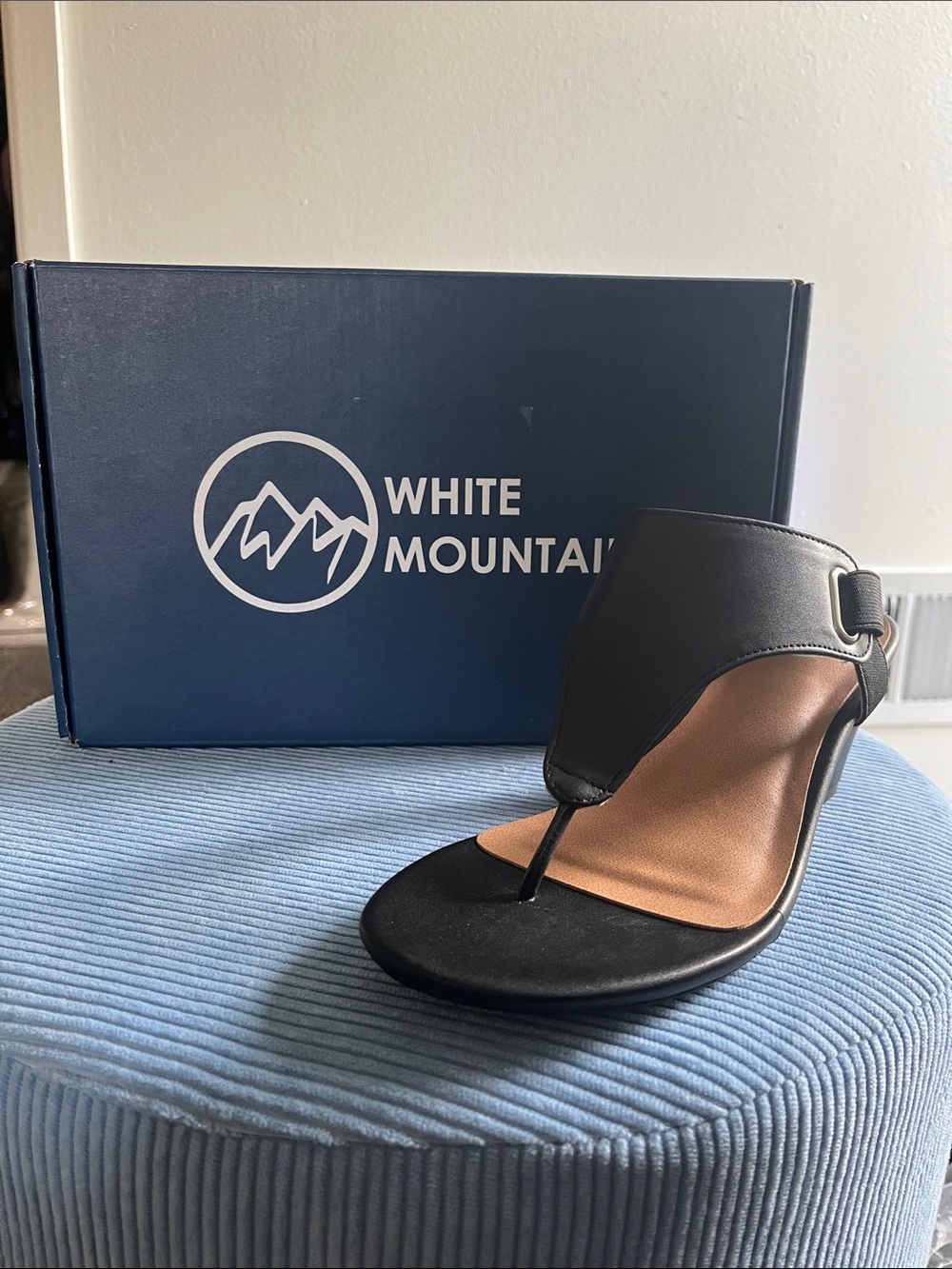 White Mountain Black Thong Sandal with Tan Footbed